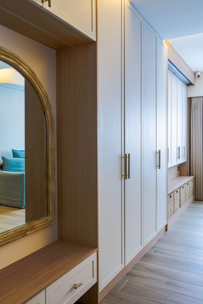 Arched mirror niche set into the wardrobe wall