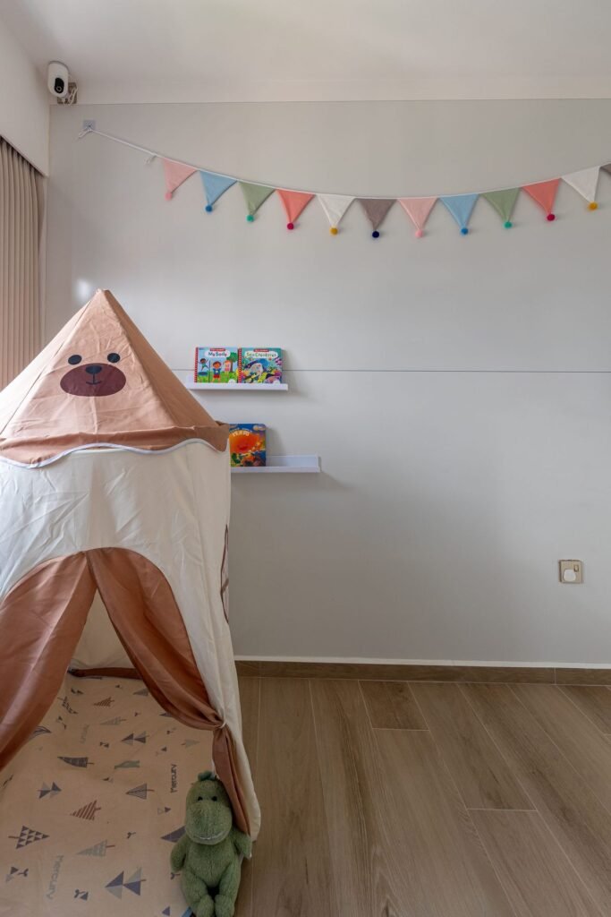 Kids’ room with light oak flooring