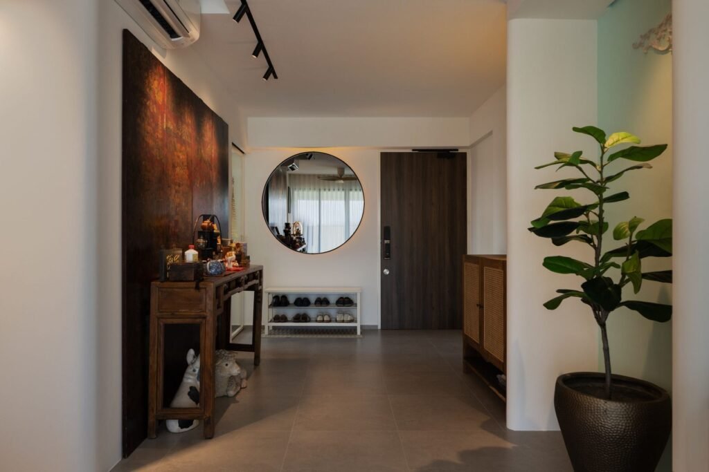 Entrance with a round mirror and antique console
