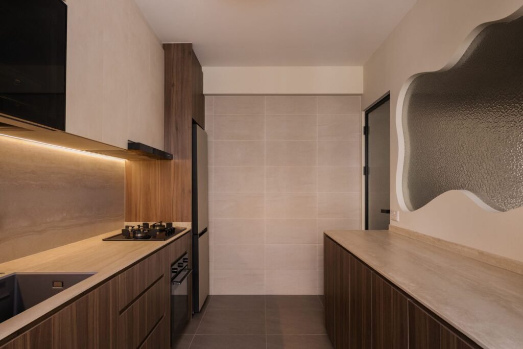 Kitchen with walnut-tone cabinets and stone-look backsplash